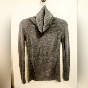 Lululemon Athletica Sweat & Savanasa Merino Turtleneck - Size 2